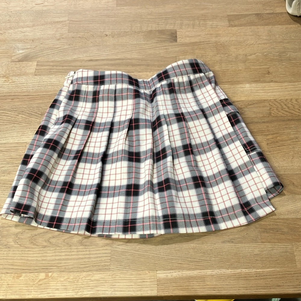 Forever 21 shorts women’s juniors plaid Pleated with Skirt in front Size:S